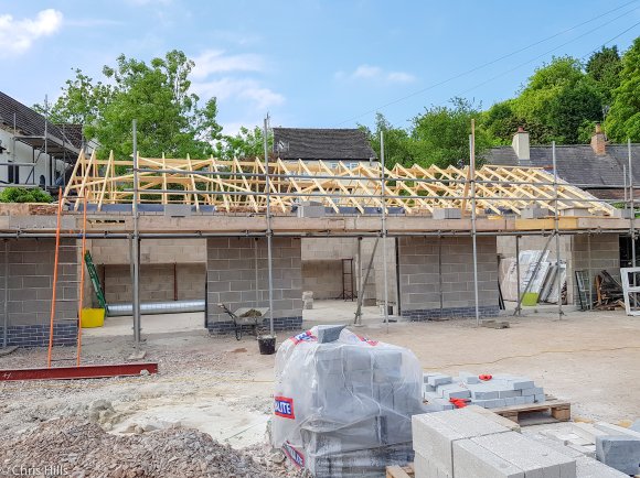 Roof trusses on the storage extension